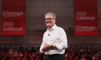 O líder trabalhista Sir Keir Starmer fala em um evento de campanha em 29 de junho de 2024 em Londres, na Inglaterra