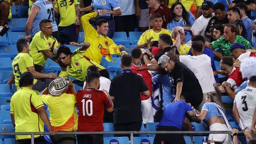 Torcedores da Colômbia e jogadores do Uruguai brigaram na arquibancada