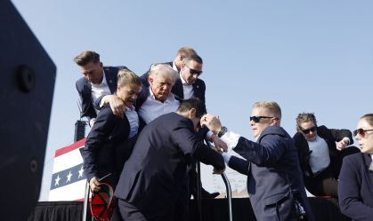 “Deixe-me pegar os sapatos”: o que Trump disse a agentes logo após ser baleado