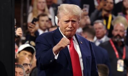 Campanha de Trump tenta bloquear transferência de fundos de Biden para Kamala