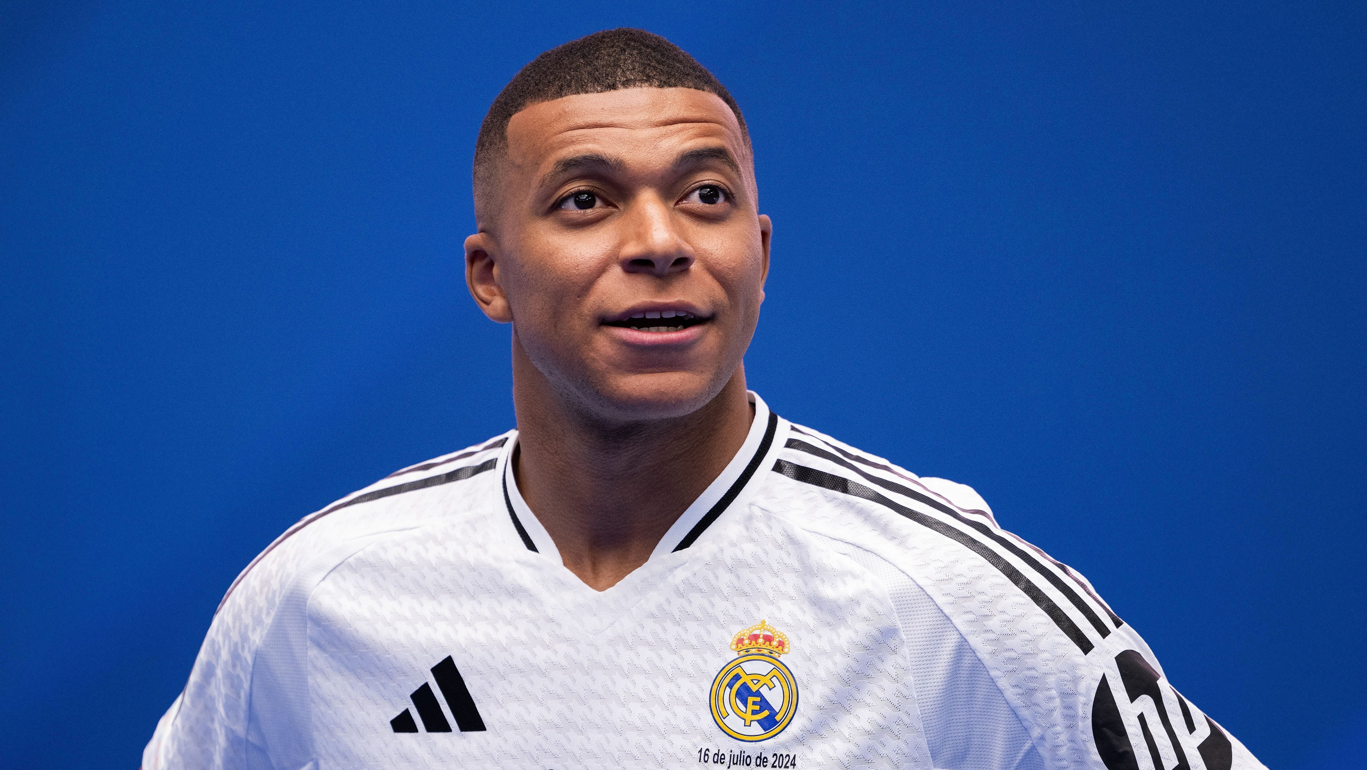 Mbappé foi apresentado nesta terça (16) pelo Real Madrid