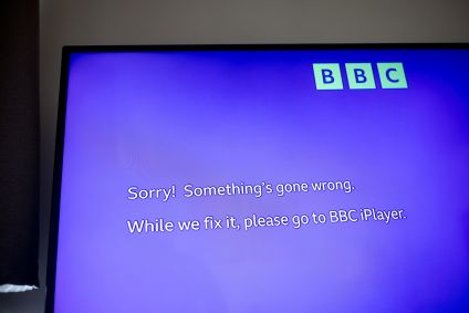 Nesta ilustração fotográfica, uma tela de televisão exibe um anúncio da BBC que diz &quot;Desculpe! Algo deu errado.&quot; já que o canal CBBC está fora do ar devido a uma falha cibernética global em 19 de julho de 2024 em Londres, Reino Unido.