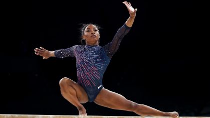 Simone Biles disputará os quatro aparelhos na final por equipes