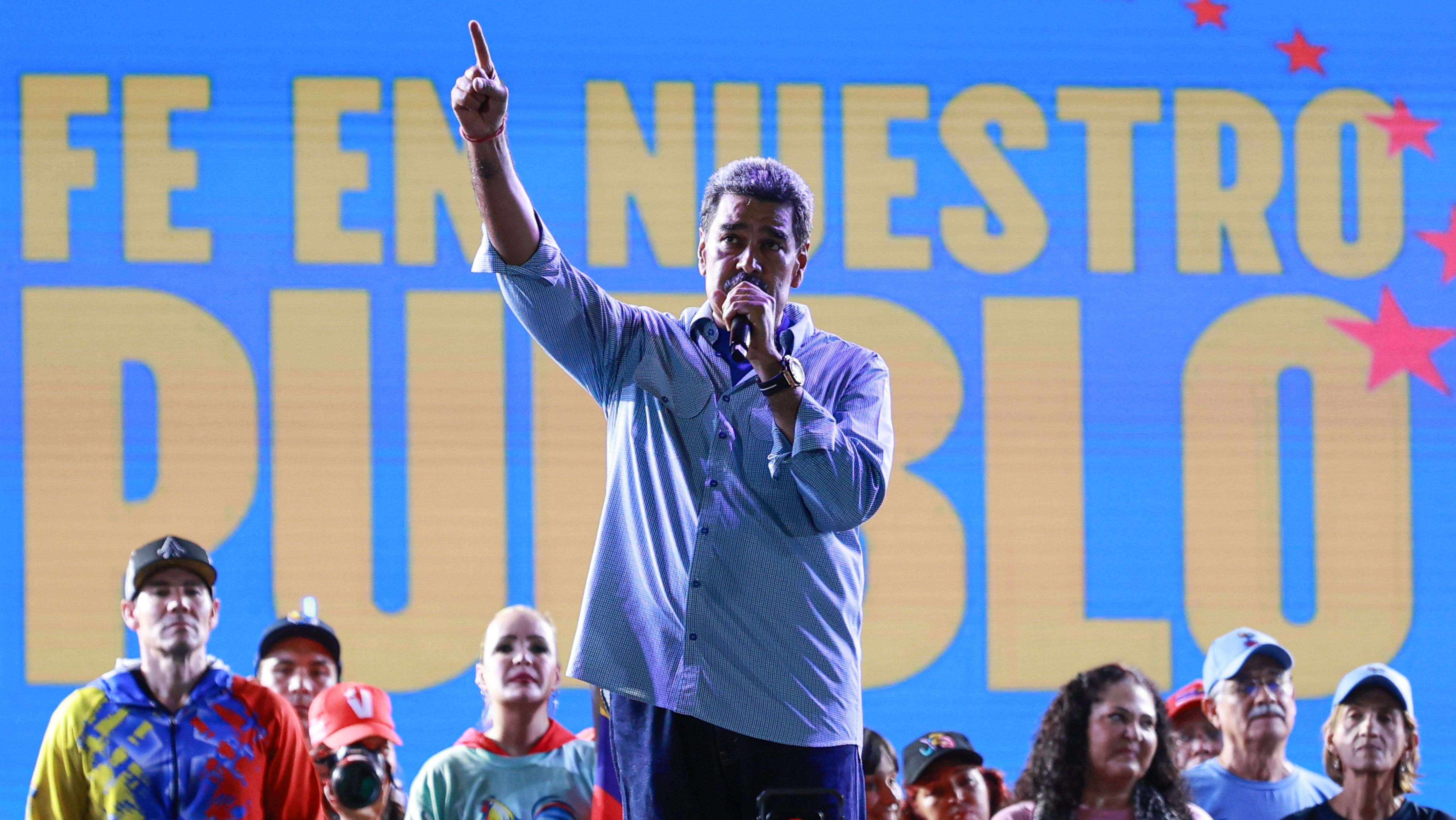 O presidente da Venezuela, Nicolás Maduro, discursa durante o evento de encerramento da campanha eleitoral em 25 de julho de 2024 em Caracas, Venezuela