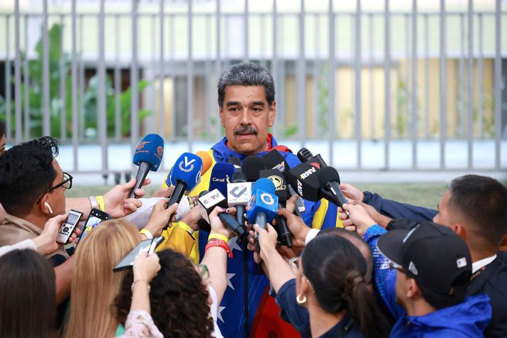 O atual presidente da Venezuela, Nicolás Maduro, fala durante uma entrevista coletiva após votar durante as eleições presidenciais na Escuela Ecológica Bolivariana Simón Rodríguez em 28 de julho de 2024 em Fuerte, Tiuna, Caracas, Venezuela / Jesus Vargas/Getty Images