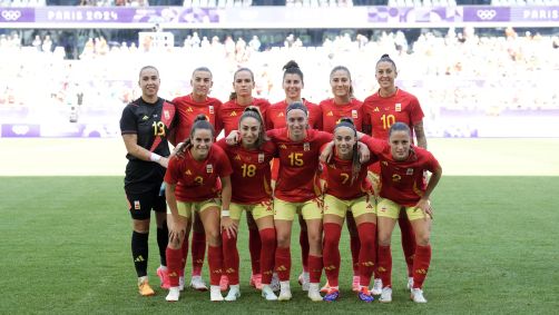 Jogadoras da Espanha posam para foto antes de partida contra o Brasil