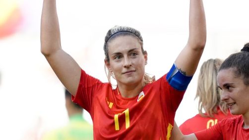 Alexia Putellas chutou de fora da área e marcou um golaço para fechar a vitória da Espanha por 2 a 0