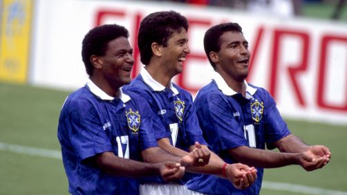 Mazinho, Bebeto e Romário comemoram gol pela Seleção Brasileira