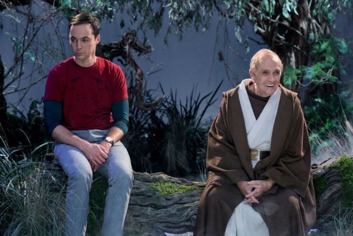 Jim Parsons e Bob Newhart em "The Big Bang Theory" / Michael Yarish/CBS via Getty Images
