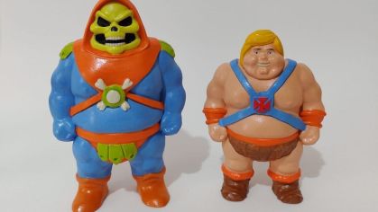 Esqueleto e He-man em versão alternativa de bonecos