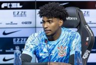 “A bola é horrível”, diz Hugo Souza após vitória do Corinthians