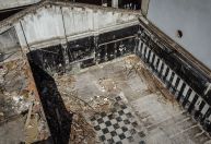 Telhado da Boate Kiss é removido: veja imagens do interior da casa noturna onde 242 pessoas morreram