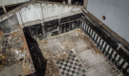 Telhado da Boate Kiss é removido: veja imagens do interior da casa noturna onde 242 pessoas morreram