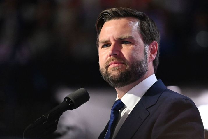 O senador JD Vance fala na terceira noite da Convenção Nacional Republicana na quarta-feira, 17 de julho, em Milwaukee • Will Lanzoni/CNN