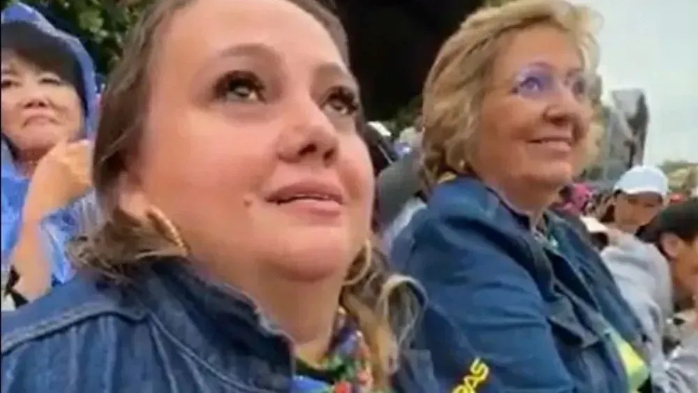 Jailma Araújo e Salmira de Araújo Torres Clemente, bordadeiras, na Cerimônia de Abertura da Olimpíada de Paris