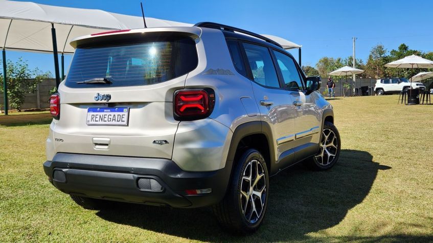 Jeep Renegade Sahara 2024: novidade na linha / Thiago Ventura/CNN Brasil