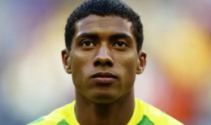 Kleberson com a camisa da Seleção Brasileira