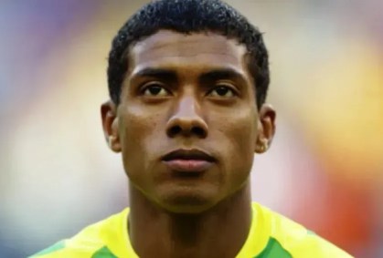 Pentacampeão com a Seleção Brasileira, Kleberson é internado em Curitiba