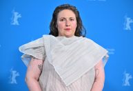 Lena Dunham deixa produção e direção de filme da Polly Pocket