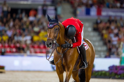 Max Kuhner, da Áustria, montando o seu cavalo