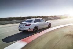 Mercedes-AMG C 63 S E PERFORMANCE chega ao Brasil com tecnologia de F1