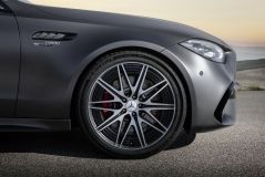 Mercedes-AMG C 63 S E PERFORMANCE chega ao Brasil com tecnologia de F1