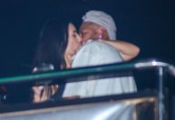 Neymar e Bruna Biancardi são flagrados aos beijos em show de Thiaguinho