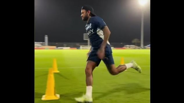 Neymar treina no gramado do Al-Hilal, na Arábia Saudita