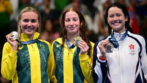 Nollie O'callaghan (centro) e Ariarne Titmus (esq) brilharam pela Austrália