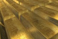Ouro fecha em alta e bate pela 2ª recorde, com eleição nos EUA no radar