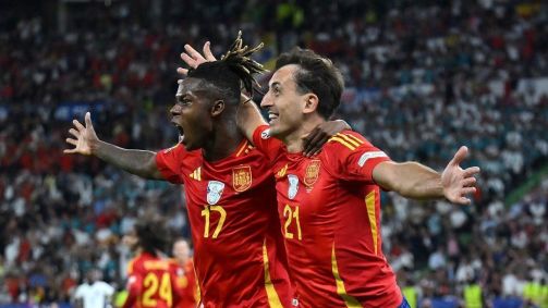 Oyarzabal e Nico Williams comemoram gol do título da Espanha na Eurocopa 2024