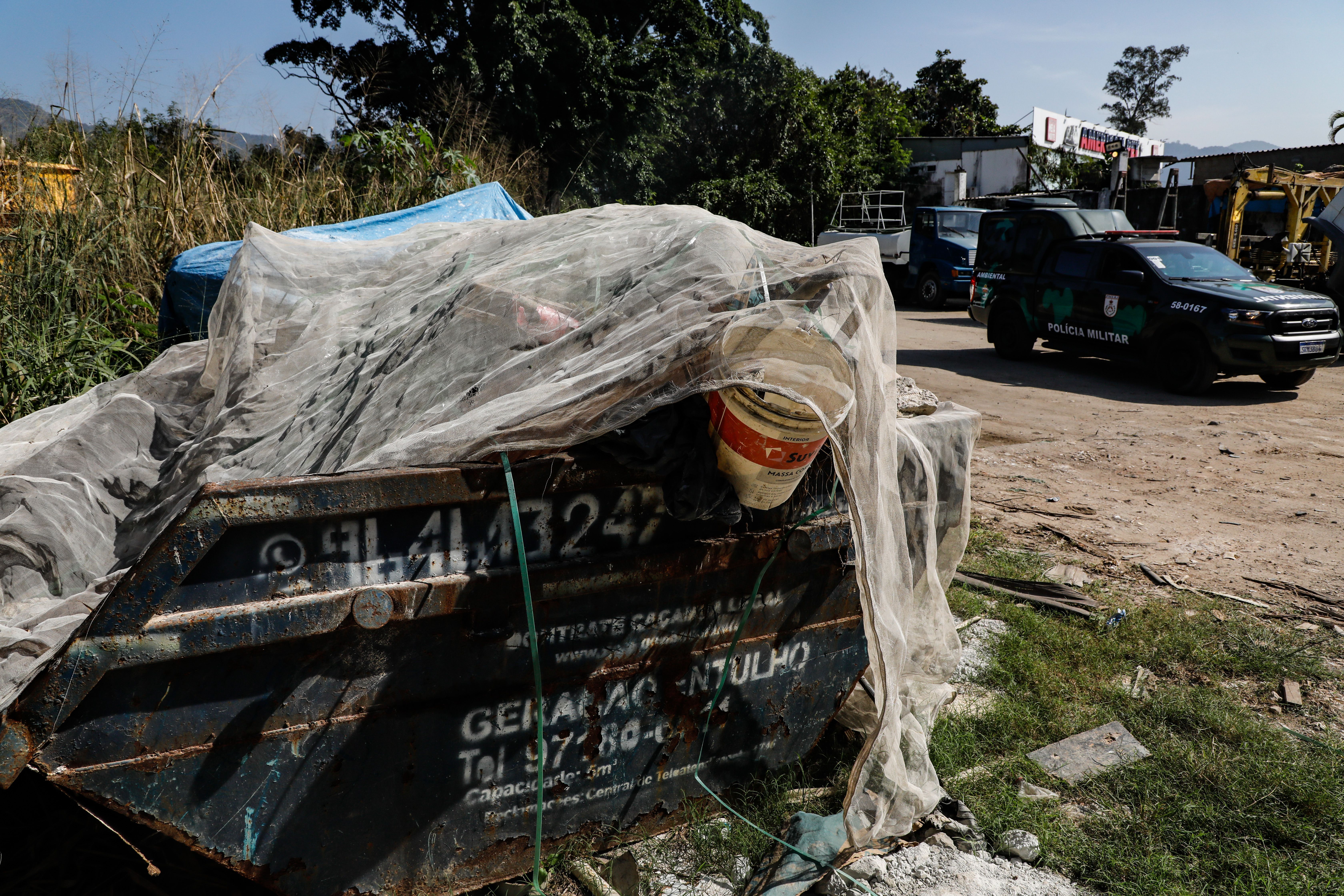 Delegacia de Proteção ao Meio Ambiente encontra descarte irregular de resíduos de construção civil no Recreio dos Bandeirantes - Divulgação/Ernesto Carriço