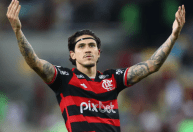 Pedro, do Flamengo, realiza atividades de recuperação no Ninho do Urubu