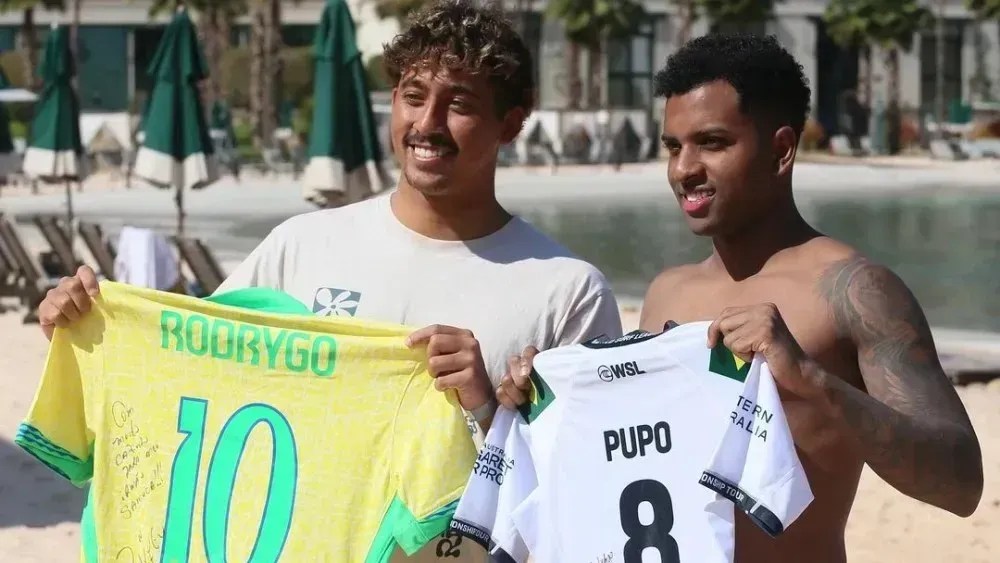 Rodrygo e Pupo surfam juntos no interior de São Paulo