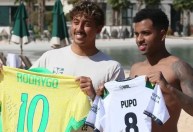 De férias, Rodrygo surfa com destaque da WSL; assista ao vídeo