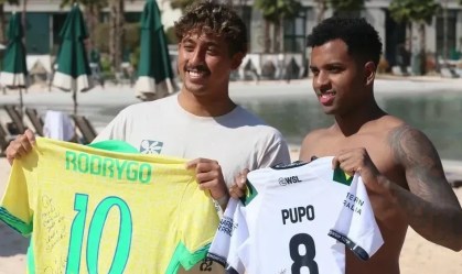 Rodrygo e Pupo surfam juntos no interior de São Paulo