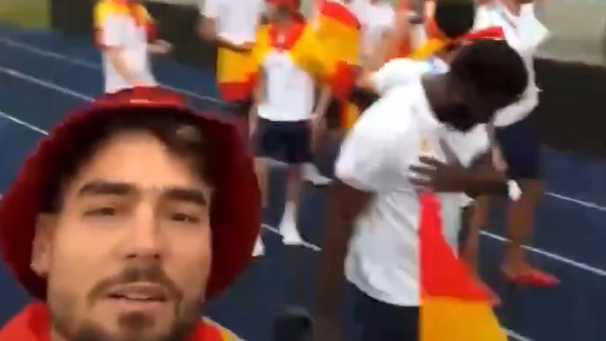 Seleção espanhola de basquete se diverte em abertura prória
