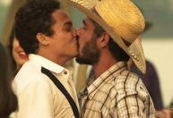Thommy Schiavo protagonizou beijo gay em "Pantanal"; veja