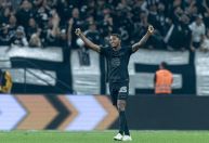 Após vitória do Corinthians, Cacá se recusa a dar entrevista e xinga imprensa