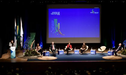 Dilma e Michelle Bachelet se encontram em fórum e discutem medidas para países