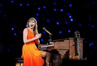 Piano de Taylor Swift trava durante show na Itália: 