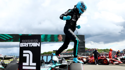 Russell crava pole no GP da Inglaterra com dobradinha da Mercedes