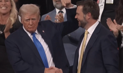 "Você vai fazer isso por muito tempo", diz Trump em discurso sobre seu vice
