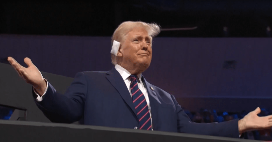 Donald Trump entrou na arena da convenção antes do discurso de JD Vance