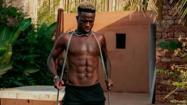 Vinicius Junior é alvo de comentários racistas em postagem de TV argentina