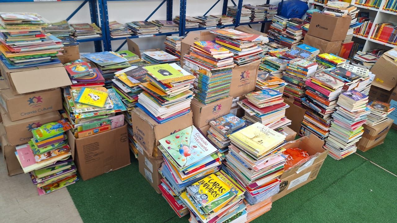 Livros doados para escolas de São Leopoldo (RS)