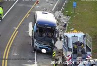 Número de mortos em acidente entre ônibus e micro-ônibus em SP sobe para seis
