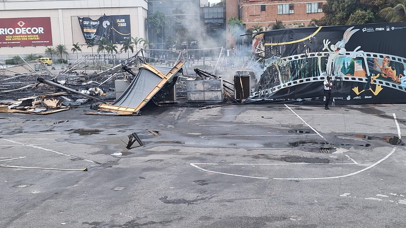 Casa Warner incêndio no RJ