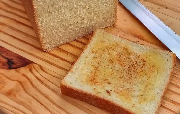 Comer duas fatias de pão de forma pode ser suficiente para não passar no teste do bafômetro. diz Proteste. • Marcelo Camargo/Agência brasil