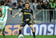 Bernard celebra reestreia pelo Atlético-MG mesmo com 